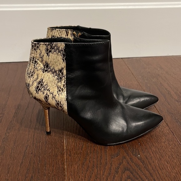 Vince Camuto Signature Black Booties Size 6.5 - Picture 3 of 9